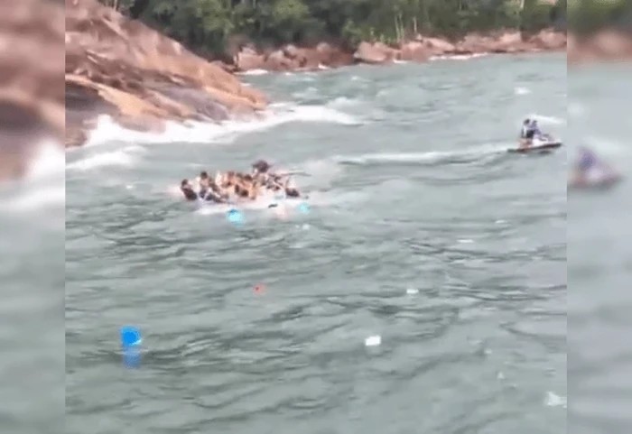 Canoas havaianas atingidas pela correnteza no litoral paulista