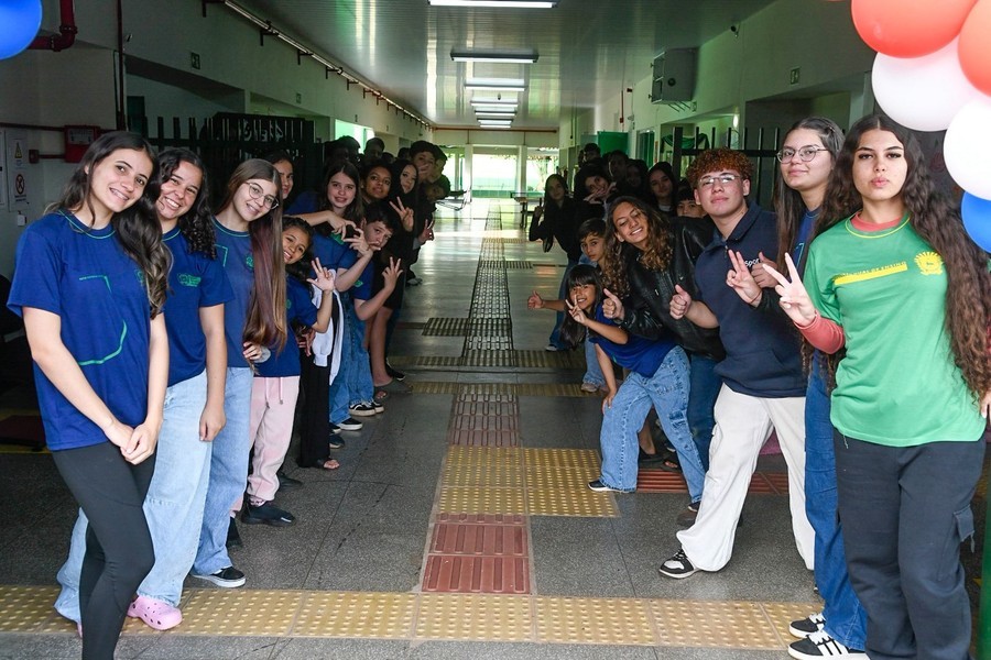 Alunos na escola em Mundo Novo